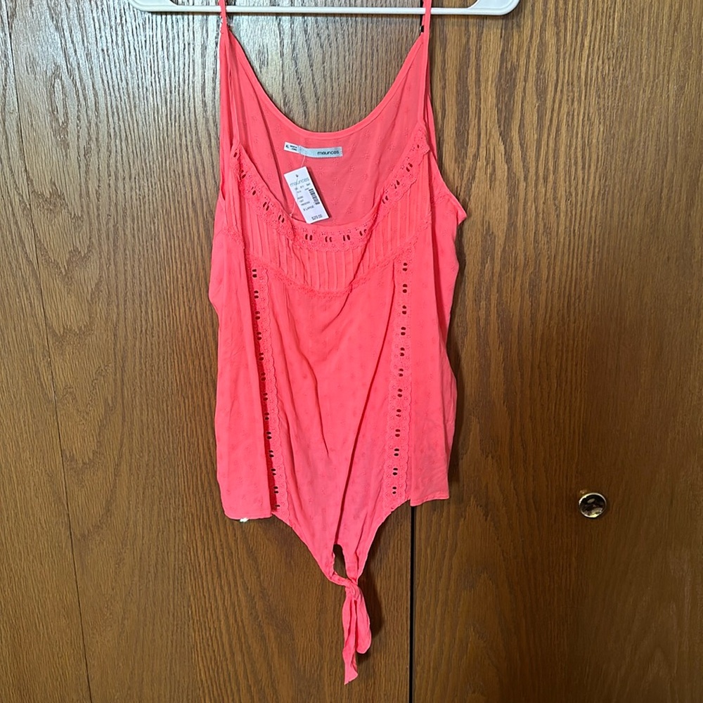 BNWT Maurices patterned spaghetti strap tank top with tie on the bottom. Size XL